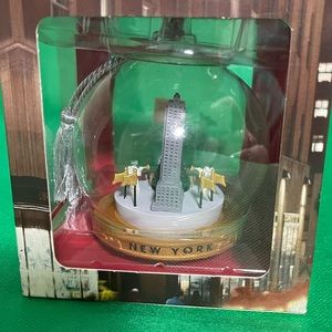 Top of The Rock NY City Rockafeller Center Ornament Excellent Condition